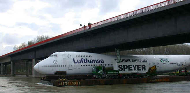 YM unter Rheinbrcke